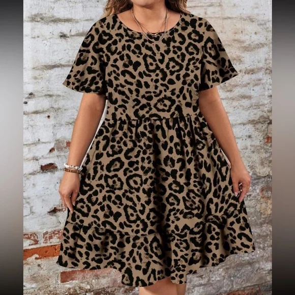 Plus Size Leopard Print Short Sleeve Dress - Picture 2 of 6